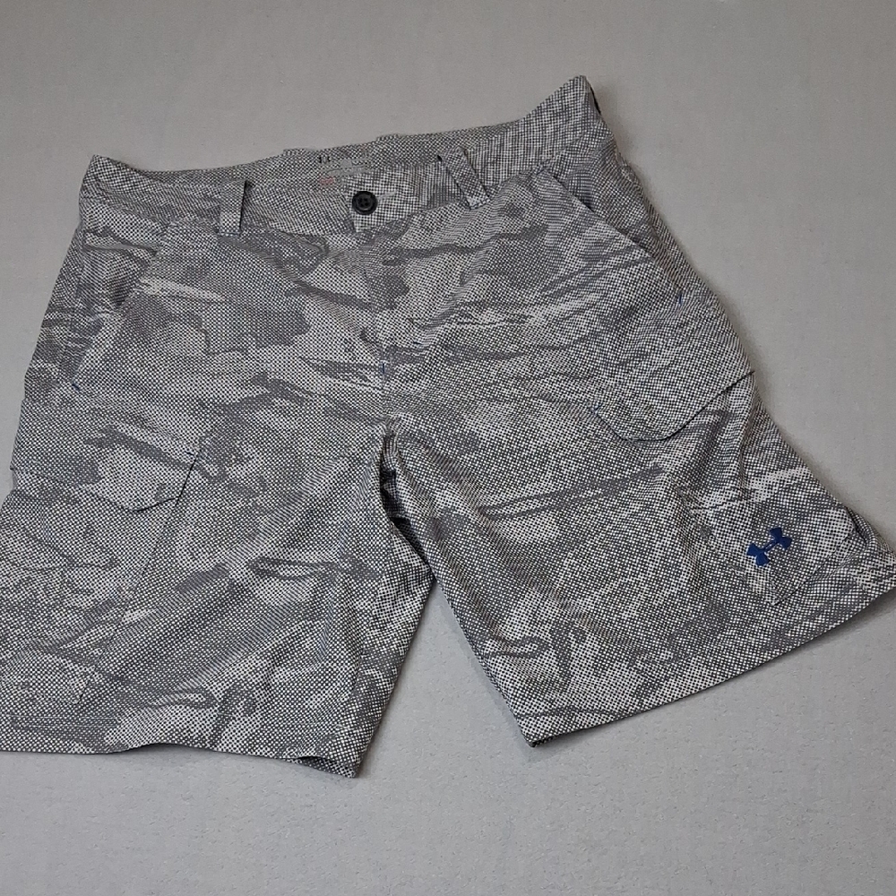 Under Armour Loose Heat Gear Fish Hunter  Shorts, Size 34, White Camo